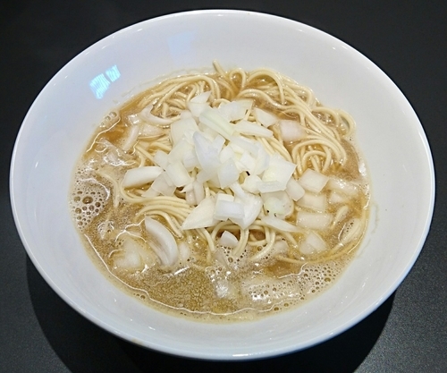 「かけそば&あぶらそば＋玉ねぎ増し」@煮干乱舞の写真