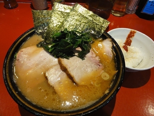 「中盛チャーシュー麺　930円？　麺硬め濃いめ　ライス100円」@厚木家の写真