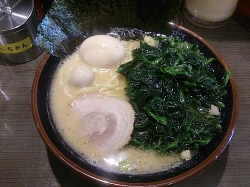 「味玉塩ラーメンほうれん草増し」@駒大商店の写真