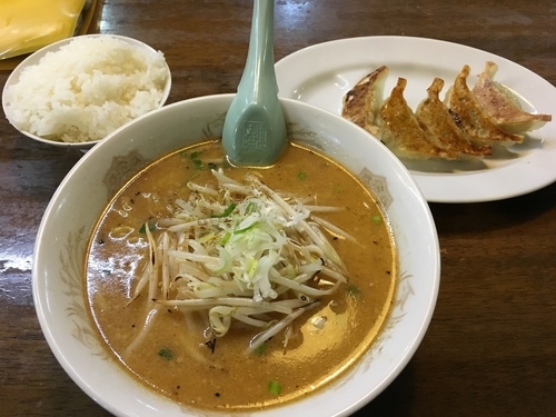 「みそラーメン＋餃子＋ライス」@ラーメン蘇洲 須玉店の写真