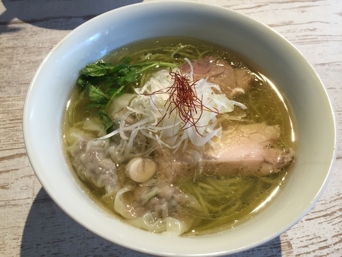 「アグー豚の塩ラーメン＋ワンタン」@BumBunBlauCafe with BeeHiveの写真