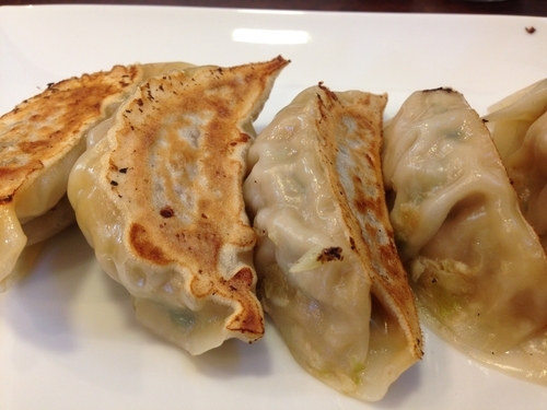 「富士苑ぎょうざ　￥３３０」@麺屋 志縁の写真