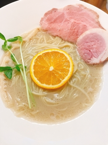 「ホワイトチェリバレーの白湯」@麺庵 小島流の写真