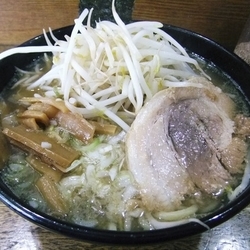 おまたラーメン（太麺）（650円）