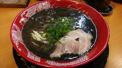 「黒ラーメン」@博多一幸舎 池袋東口店の写真