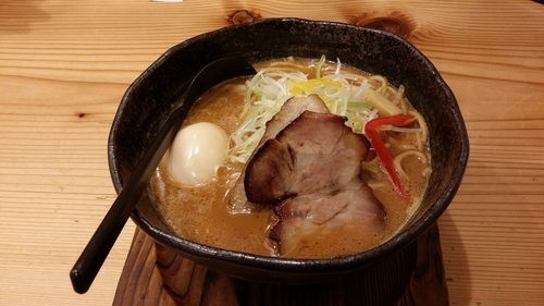「頂上味噌拉麺＋味玉子」@味噌が一番 西武新宿駅前店の写真
