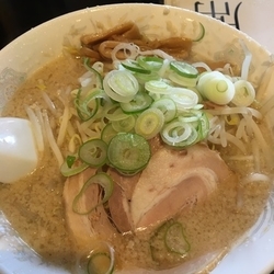 醤油ラーメン脂ガッツリ