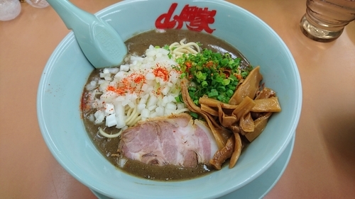 「【限定】鬼煮干しラーメン・・850円」@ラーメン山岡家 厚木店の写真