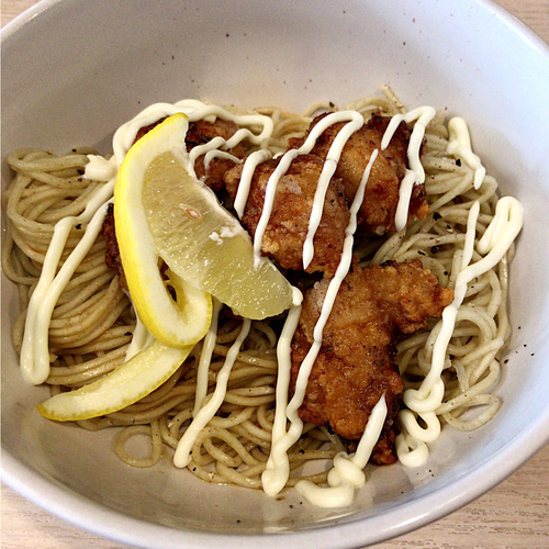 「週末限定和え麺【鶏唐揚】250円」@麺＆cafe Coi.Coi.の写真