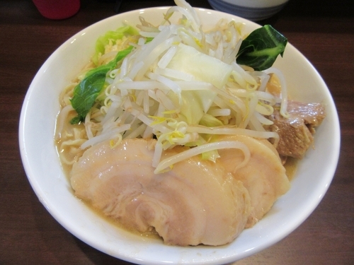 「ラーメン（プレオープン価格５００円）＋豚マシ＋肉味噌ご飯」@零一弐三の写真