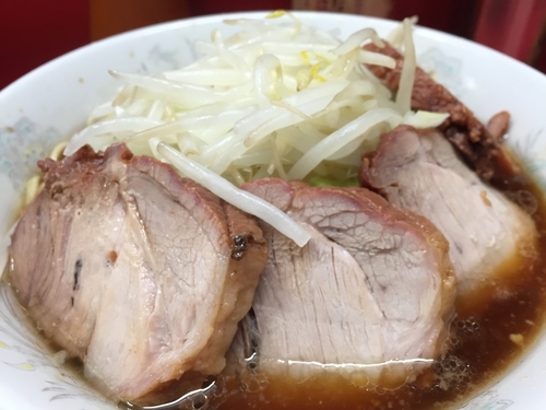 「小ぶた入り」@ラーメン二郎 上野毛店の写真