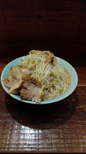 「中ラーメン」@立川マシマシの写真