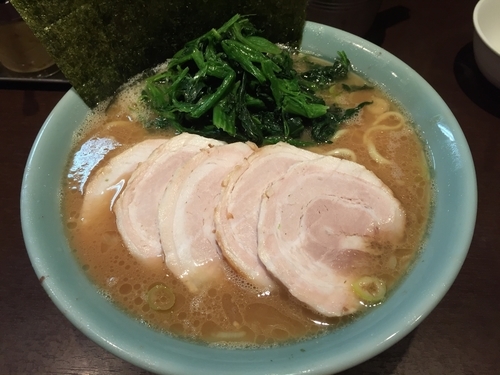 「ラーメン（中）＋チャーシュー＋ほうれん草」@横浜家系らーめん いずみ家の写真