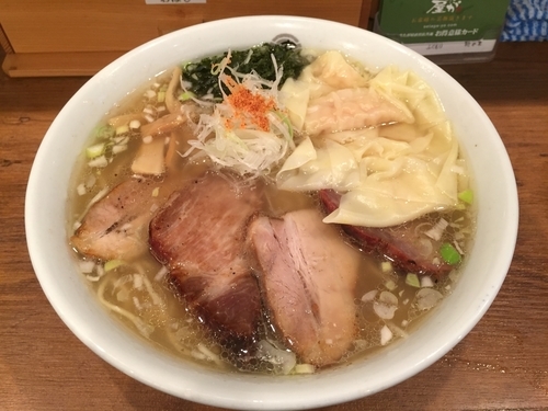 「わんたん焼豚らーめん」@塩らーめん専門 ひるがお 大岡山店の写真