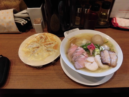 「特製塩ラーメン(味玉)＋チーズ餃子」@麺バカ息子の写真