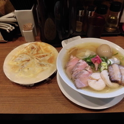 特製塩ラーメン(味玉)＋チーズ餃子