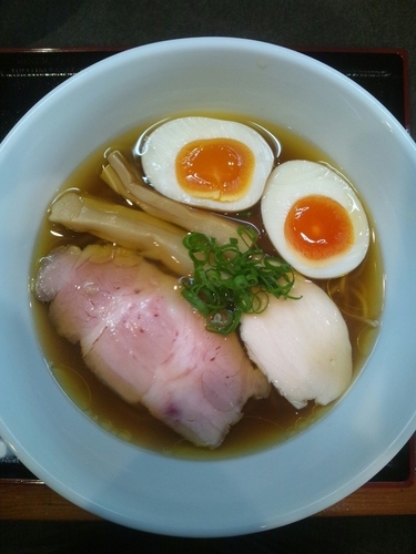 「醤油らぁめん（味玉トッピング）」@らぁ麺 幸跳の写真