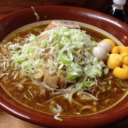 大ラーメン700g野菜少なめ脂ネギ、カーリマン＋コッコマン