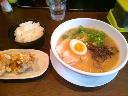 「うまかラーメン＆唐揚げセット」@麺屋 うまか 水口店の写真