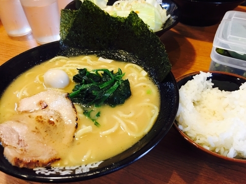 「ラーメン（醤油、硬め、少なめ）、もやキャベ」@代々木商店の写真