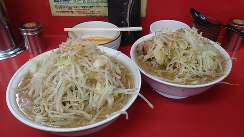 「大ラーメン800円+生卵2個100円」@ラーメン二郎 茨城守谷店の写真