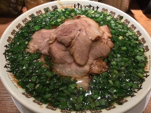 「春限定 肉ニラそば ¥890」@NEW OLD STYLE 肉そば けいすけの写真