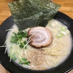 能登山流豚骨ラーメン「白」味濃いめ