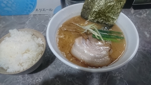 「らーめん(濃厚魚出汁)+半ライス」@製麺raboの写真