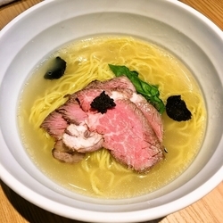 鶏だし黒トリュフの塩ラーメン