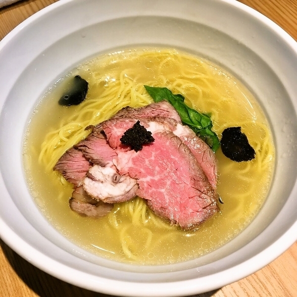 鶏だし黒トリュフの塩ラーメン