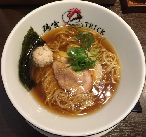 「鶏の醤油らーめん800円」@鶏喰～TRICK～の写真