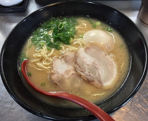 「らーめんセット＋味付玉子（￥850＋￥100）」@博多糟屋ラーメン あかつきの写真