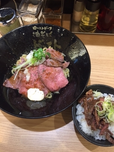 「バリューサイズ　690円＋肉ご飯　300円（※通常価格）」@ローストビーフ油そば ビーストの写真