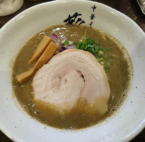 「気まぐれ限定 こ〜いニボッ」@濃厚煮干らーめん 川むらの写真