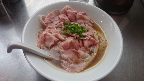 「煮干清湯醤油肉マシ」@さんじの写真