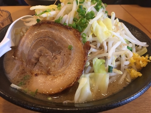 「てんこ盛りラーメン」@ラーメン屋 まるの写真