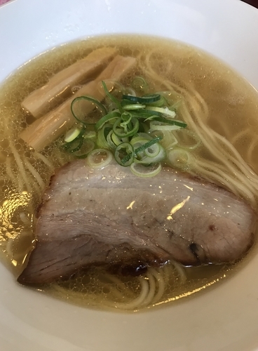 「淡麗鶏塩そば＋灯花焼豚丼（750＋200円）」@塩つけ麺 灯花の写真