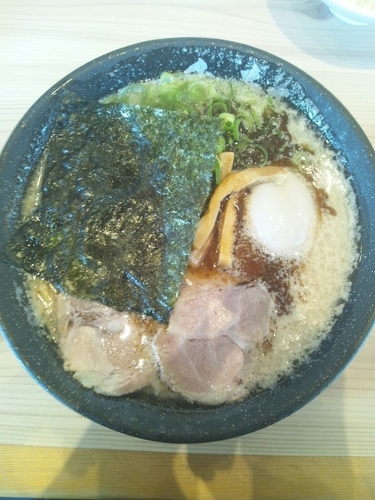 「謹製味玉ラーメン（長浜黒）」@長浜ラーメン一番軒 小牧店の写真