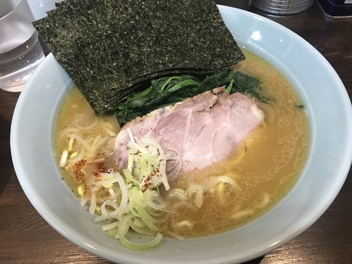 「特とん塩 のり」@横浜家系豚骨醤油極太麺 侍 本店の写真