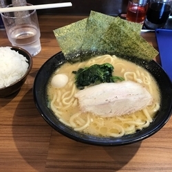ラーメン醤油 750円+ご飯小100円