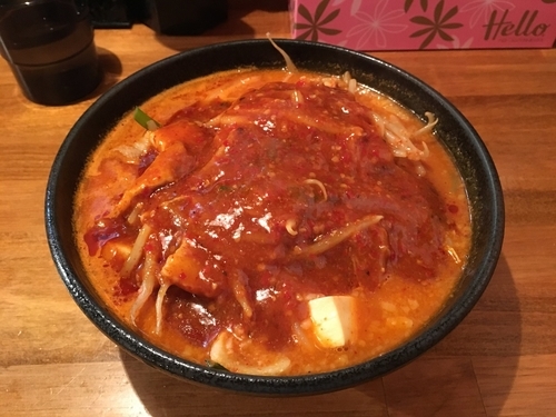 「味玉どて辛めん バラ肉倍増 ニンニクなし」@どてちん 習志野店の写真