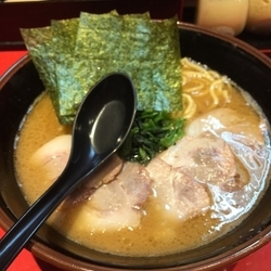 チャーシュー麺中盛980円、硬め濃いめ