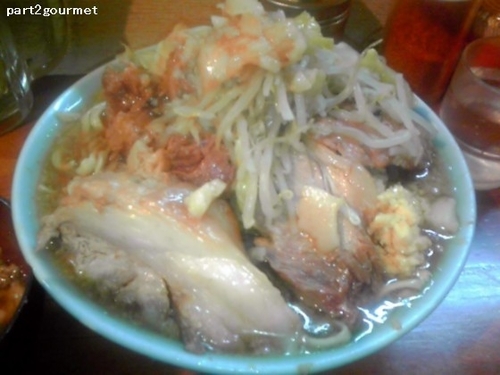 「豚入りラーメン 「ニンニクアブラ」(1,150円)」@ラーメン富士丸 西新井大師店の写真
