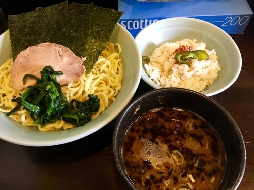 「つけ麺 中 (カタメ) ¥800 + 小ライスサービス」@横浜ラーメン 武蔵家 三鷹店の写真