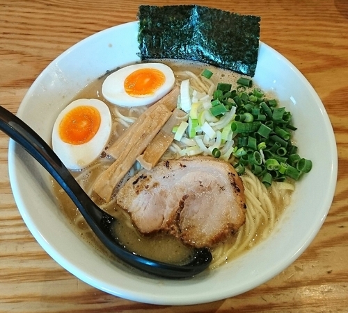 「味玉らーめん＋大盛」@富士らーめんの写真