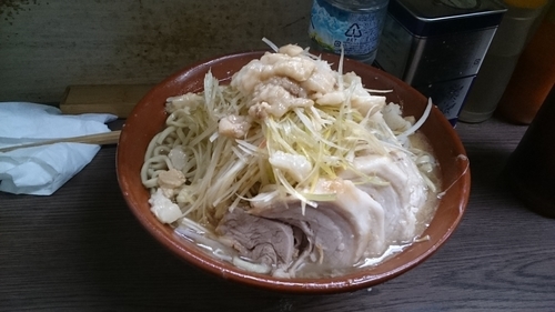「麺増し大小豚・ネギ(アブラ)￥９４０」@ラーメン二郎 横浜関内店の写真