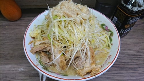 「小ラーメン+ネギ+にんにく少しアブラ」@ラーメン二郎 横浜関内店の写真