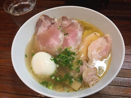 「しお全部入り」@町田汁場 しおらーめん進化 町田駅前店の写真