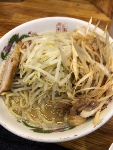 「ラーメン ネギ豚トッピング」@ラーメン神豚 横須賀中央店の写真