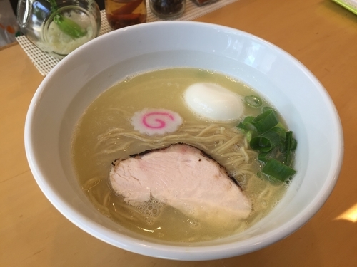 「味玉鶏塩らーめん」@ラーメン屋 つるんの写真